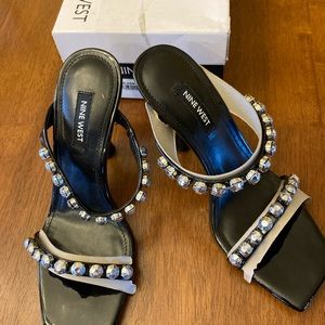 Nine West Women’s Aria Black Patent Leather Heeled Sandals with jewels‎ NWT. 6.5